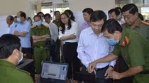 Công an Đồng Tháp ra quân cấp căn cước công dân có gắn chip điện tử