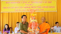 Công an Cần Thơ tặng quà cho người dân Ô Môn, Cờ Đỏ và Thới Lai