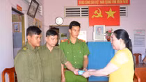 Chiến sỹ nghĩa vụ Công an nhặt được của rơi, trả lại người mất
