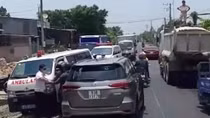 Xử phạt, tước bằng lái tài xế cản trở xe cứu thương