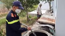Công an Tiền Giang bơm nước ngọt đến tận nhà dân ở Gò Công Đông 