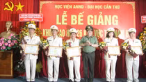 Bế giảng lớp cao học - khóa 26 khu vực Tây Nam bộ