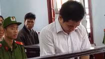 Bà ngoại bắt quả tang thủ phạm cưỡng hiếp cháu gái