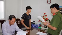 Khởi tố thêm 2 bị can trong đường dây sản xuất chè giả các thương hiệu nổi tiếng