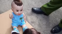 Tạm giữ 71 búp bê nghi vấn là Kumanthong