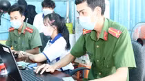 Những người quên mình lao vào chiến dịch cấp căn cước công dân