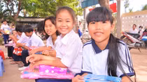 Trao quà cho học sinh nghèo hiếu học Tiền Giang
