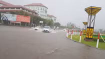 Cơn mưa vàng giải nhiệt cho nhiều khu vực Nam bộ