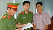 Tham ô, một phó giám đốc bị bắt tạm giam