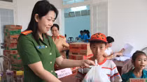 Công an TP Cần Thơ tặng quà, khám bệnh miễn phí