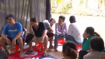 Mười người chui vào nhà bếp đánh bạc ăn tiền