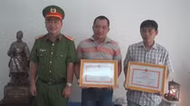 Khen thưởng các cá nhân phá vụ trộm gần 17 tấn cá phi lê