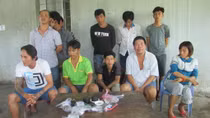 11 đối tượng say sưa lắc tài xỉu ăn tiền bị "tóm"