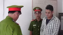 Dụ bạn gái mới quen vào nhà nghỉ tâm sự... rồi cướp