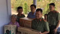 Công an TP Cần Thơ bàn giao nhà nghĩa tình đồng đội ở Cà Mau