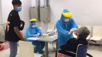 Lấy mẫu xét nghiệm tất cả hành khách từ Đà Nẵng đến Cần Thơ