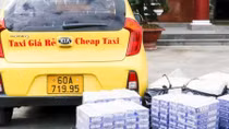 Tài xế taxi vận chuyển thuốc lá lậu