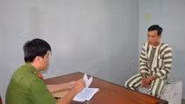 Giả cán bộ trại giam lừa gia đình bạn tù chạy giảm án