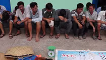 Liên tiếp triệt phá hai trường gà, tạm giữ 49 người