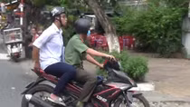 Vào tận nhà trọ chở thí sinh ngủ quên đến kịp giờ thi