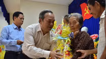 Mang yêu thương về với người dân miệt thứ