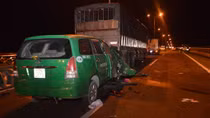 Taxi tông vào đuôi xe tải trên cầu Cần Thơ, 3 người tử vong