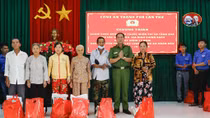 Công an TP Cần Thơ khám bệnh, cấp phát thuốc và tặng quà cho người dân
