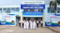 Giáo viên làm lộ đề thi khối 11 bị cho thôi việc