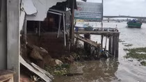 Sạt lở 5 căn nhà gần khu vực chợ nổi Cái Răng