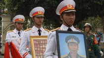 Xúc động đón linh cữu Đại tá phi công Nguyễn Văn Bảy về quê nhà Lai Vung