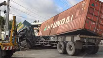 Hỗ trợ nạn nhân vụ xe container tông xe khách giường nằm