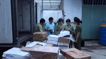 Tịch thu, tiêu huỷ 4 tấn thực phẩm không rõ nguồn gốc
