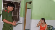 Hai nữ tiếp viên quán cà phê bán dâm trong nhà nghỉ