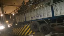Xe tải tuột dốc trên cầu Cần Thơ gây tai nạn liên hoàn
