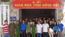 Công an huyện Tam Nông trao nhà tình đồng đội