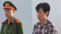 Trả giá 10 năm tù vì 17 lần "yêu" bé gái 12 tuổi 