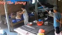 Cặp vợ chồng bạo hành mẹ già 88 tuổi lĩnh án