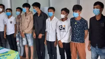 Nhóm thanh niên chặn quốc lộ "biểu diễn" đua kéo xe trái phép