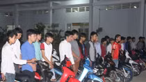 Hàng chục quái xế tổ chức đua xe trái phép lúc nửa đêm
