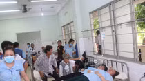 Gần 200 công nhân nhập viện cấp cứu sau bữa ăn trưa