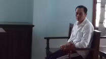 Gã hàng xóm trèo rào hiếp dâm cô gái bị tâm thần