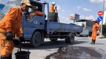 Cần Thơ vá "ổ gà" sau vụ hai bà cháu tử vong trên cầu Hưng Lợi