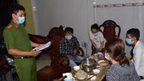 Nhóm thanh niên tụ tập "nhậu" và "hát" khi đang giãn cách xã hội