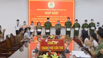 Công an TP Cần Thơ tặng quà nhân dịp tháng công nhân năm 2021