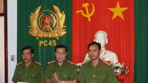 Công an Vĩnh Long thưởng nóng phá nhanh 2 vụ án giết người