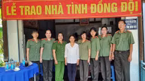 Công an tỉnh Đồng Tháp trao nhà tình đồng đội