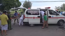 Nói đi uống cà phê nhưng lại mua xăng tự thiêu giữa đường