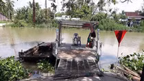 Thi thể nữ lái đò nổi trên sông, đầu và mặt có vết chém