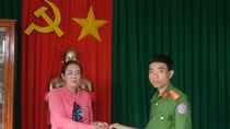 Tiểu thương chợ cá nhặt lắc vàng trả cho người đánh rơi