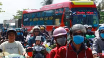 Giao thông tại Tiền Giang ùn tắc vì dòng người đổ lên Sài Gòn
